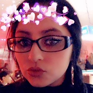 Meet your Posher, Connie